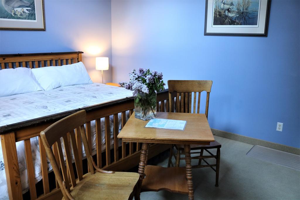 Mulvehill Creek Wilderness Inn And Wedding Chapel 雷夫尔斯托克 外观 照片
