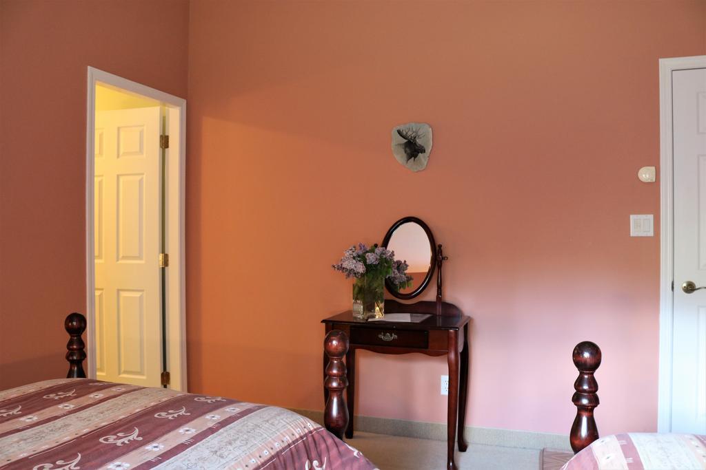 Mulvehill Creek Wilderness Inn And Wedding Chapel 雷夫尔斯托克 外观 照片