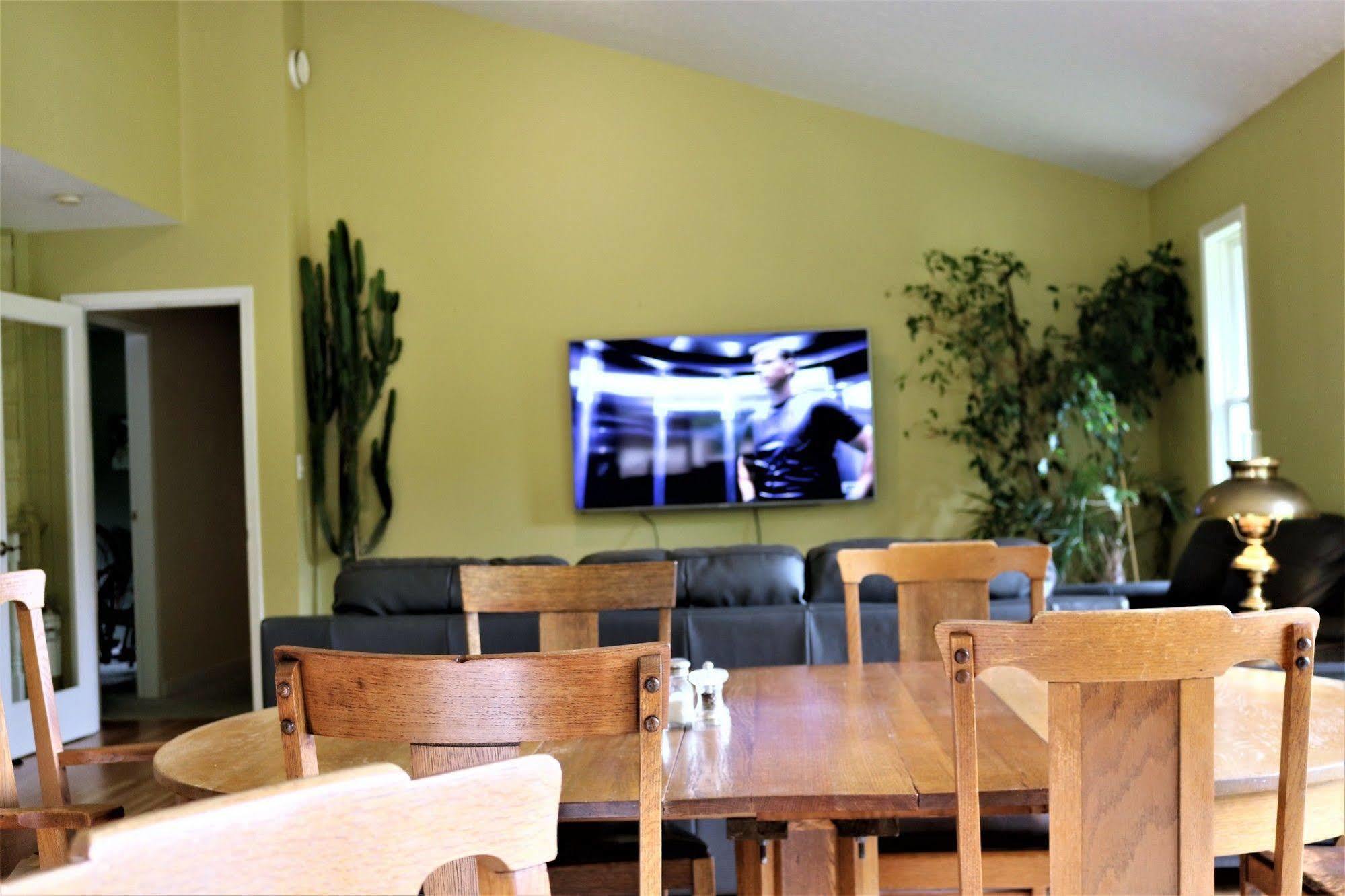 Mulvehill Creek Wilderness Inn And Wedding Chapel 雷夫尔斯托克 外观 照片