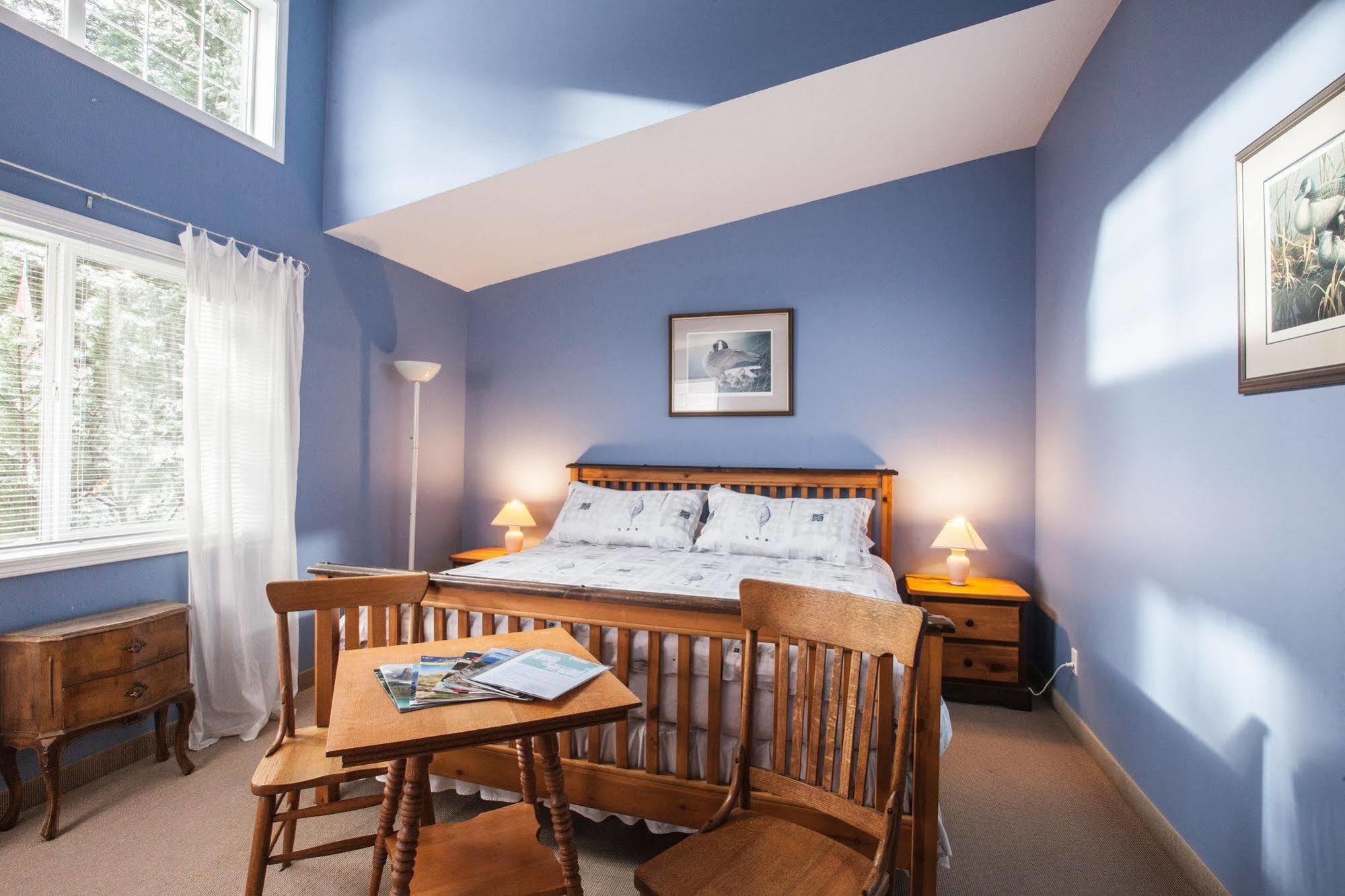 Mulvehill Creek Wilderness Inn And Wedding Chapel 雷夫尔斯托克 外观 照片
