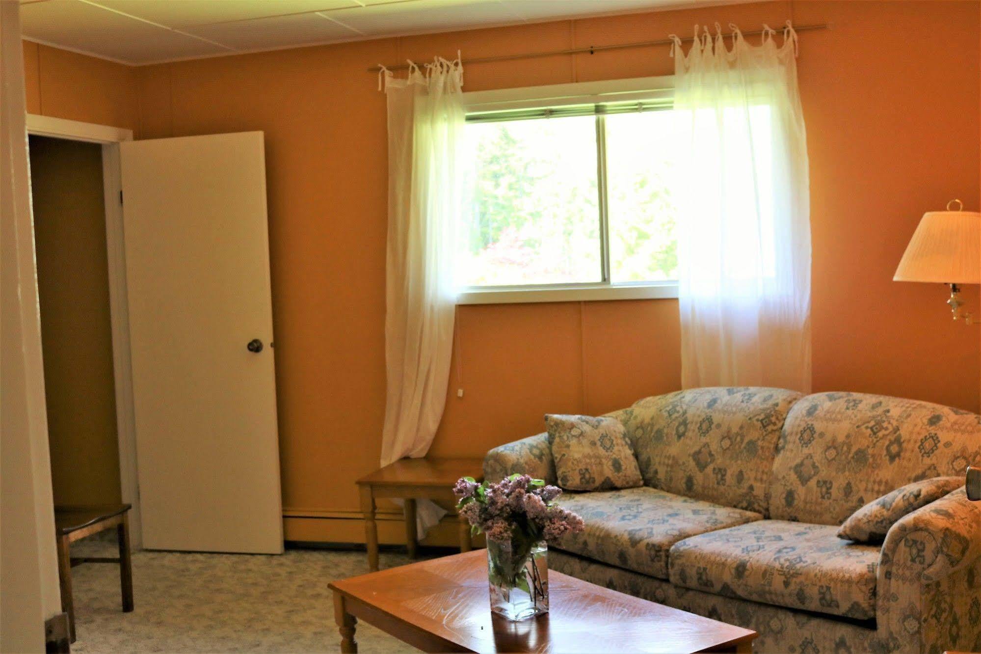 Mulvehill Creek Wilderness Inn And Wedding Chapel 雷夫尔斯托克 外观 照片