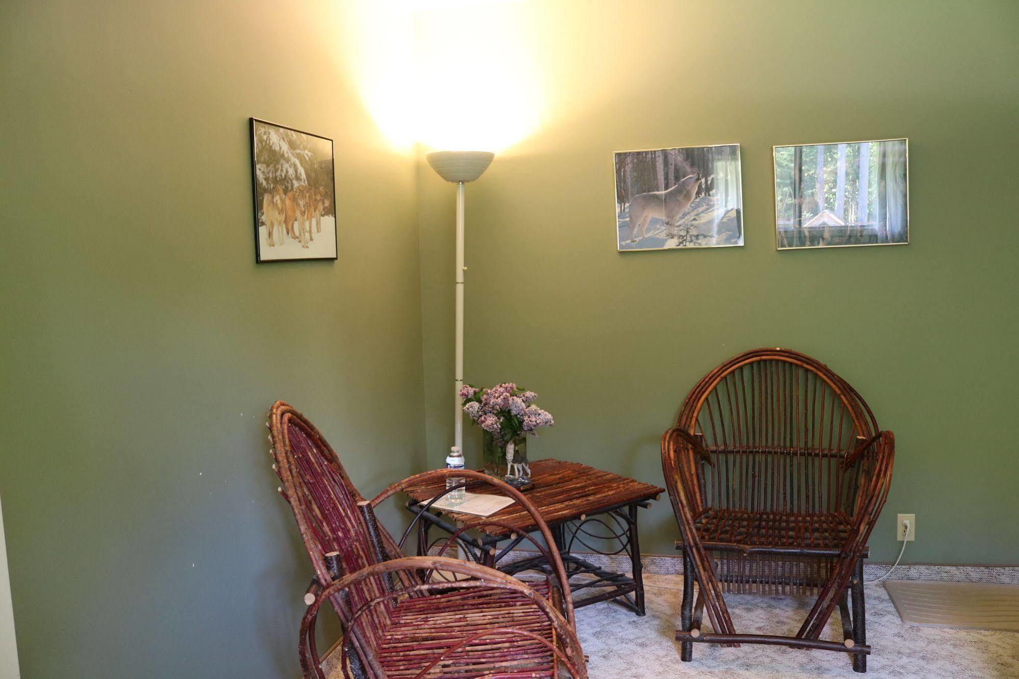 Mulvehill Creek Wilderness Inn And Wedding Chapel 雷夫尔斯托克 外观 照片