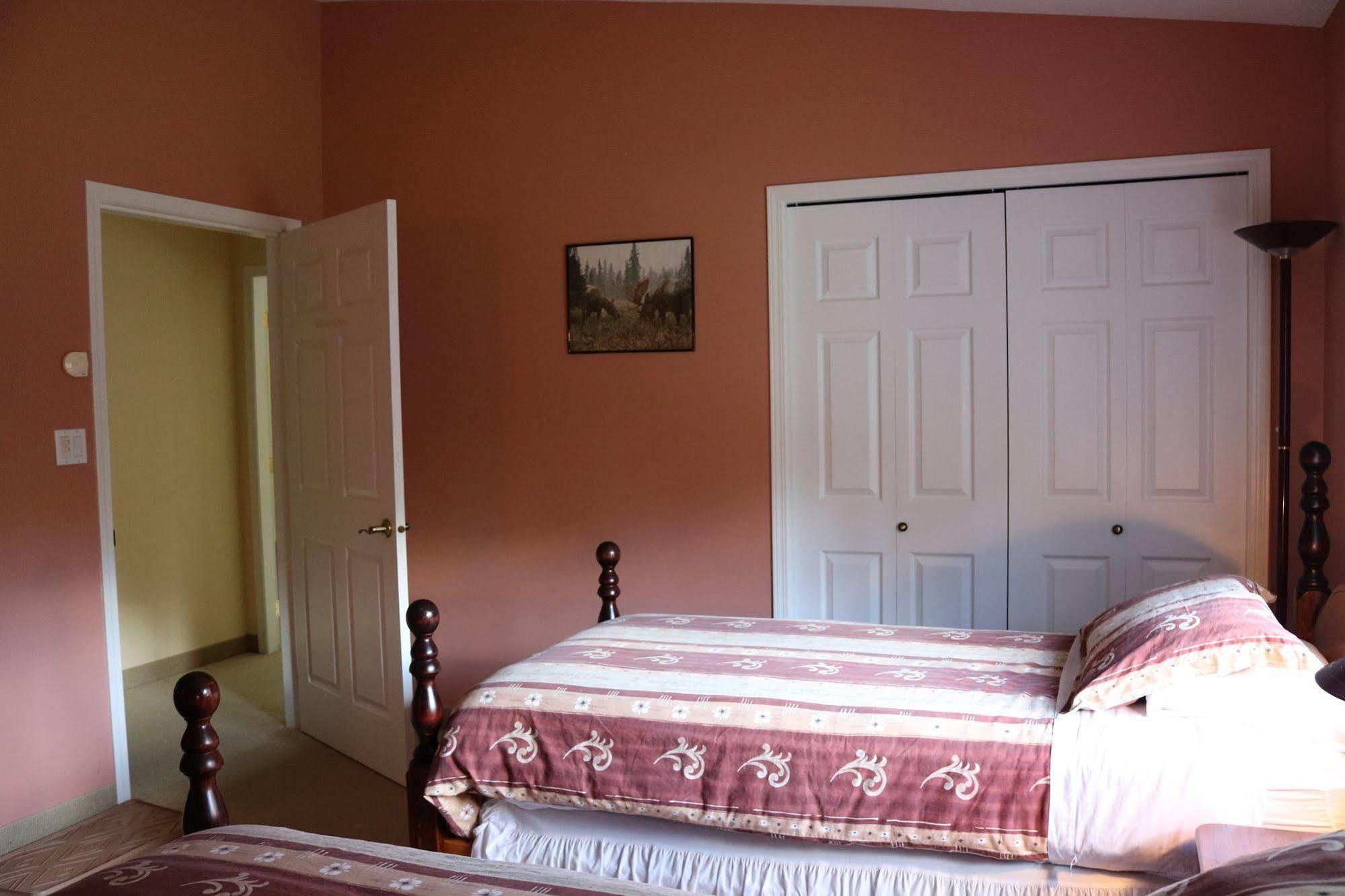 Mulvehill Creek Wilderness Inn And Wedding Chapel 雷夫尔斯托克 外观 照片