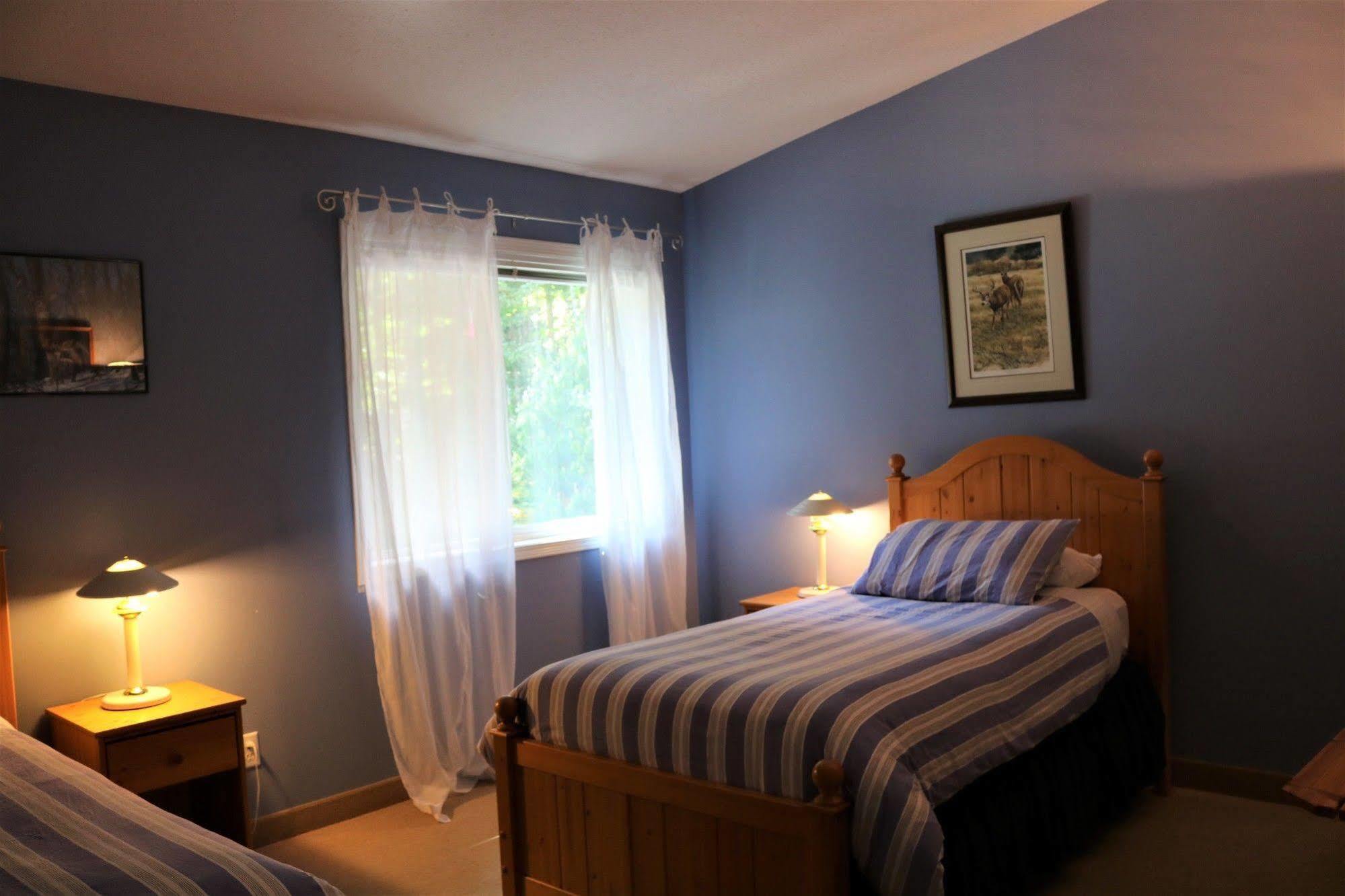 Mulvehill Creek Wilderness Inn And Wedding Chapel 雷夫尔斯托克 外观 照片
