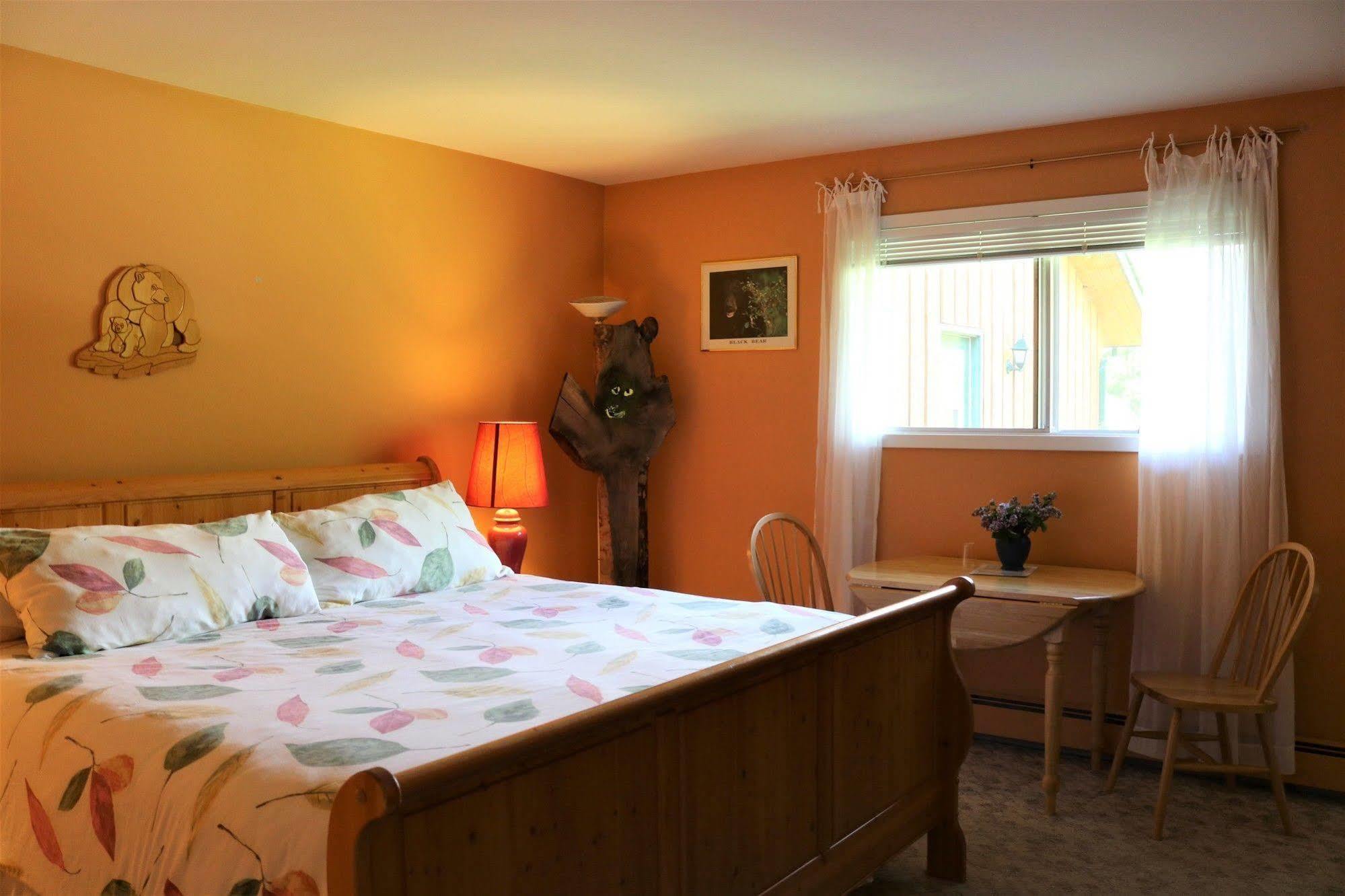 Mulvehill Creek Wilderness Inn And Wedding Chapel 雷夫尔斯托克 外观 照片