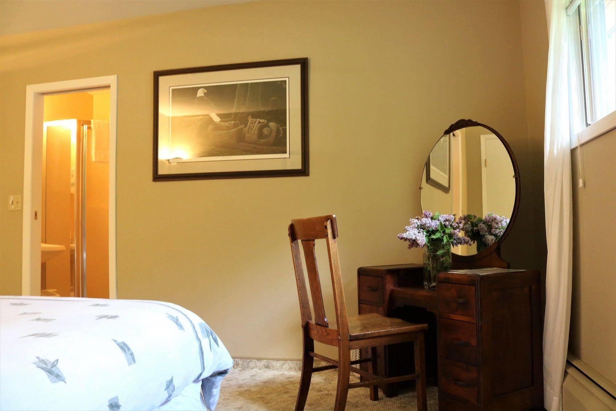 Mulvehill Creek Wilderness Inn And Wedding Chapel 雷夫尔斯托克 外观 照片