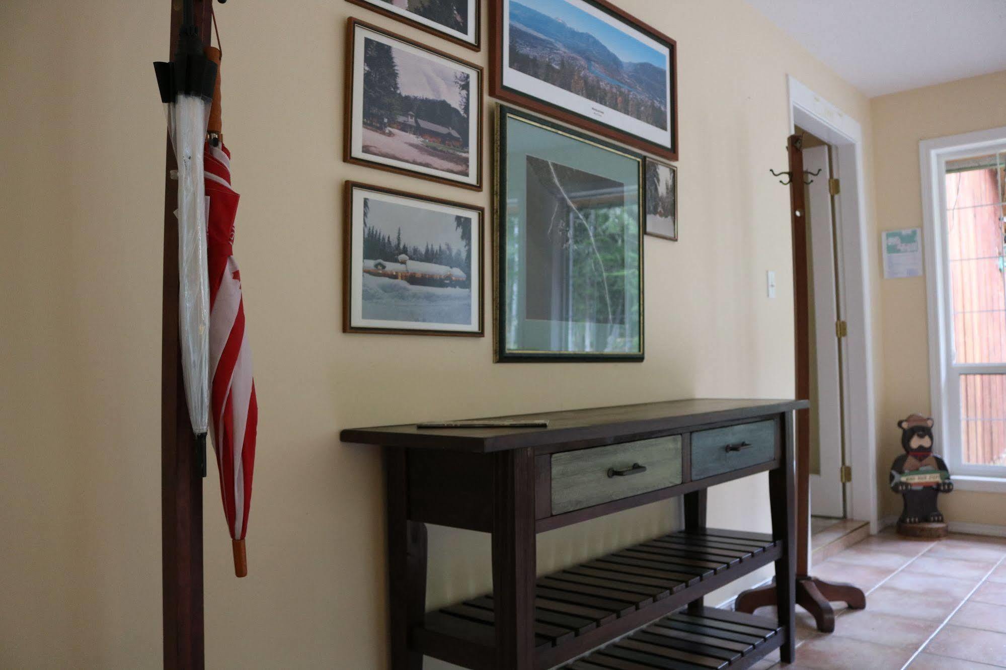 Mulvehill Creek Wilderness Inn And Wedding Chapel 雷夫尔斯托克 外观 照片